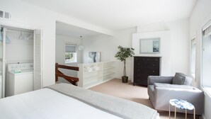 Condo, 1 Bedroom - Luxury King by Lucky Savannah (Savannah)