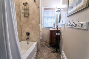 Bathroom - Getaway on Gordon by Lucky Savannah (Savannah)