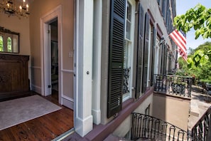 Interior - Getaway on Gordon by Lucky Savannah (Savannah)