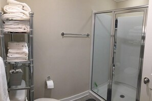 Townhome, 1 Bedroom | Bathroom - Howard Grande Garden by Lucky Savannah (Savannah)