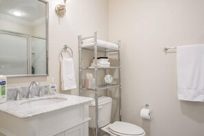 Bathroom - Howard Grande Garden by Lucky Savannah (Savannah)