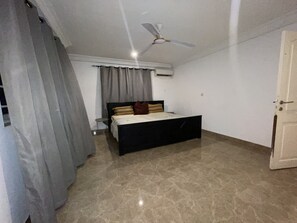 2 Schlafzimmer, Zimmersafe, kostenloses WLAN, Bettwäsche