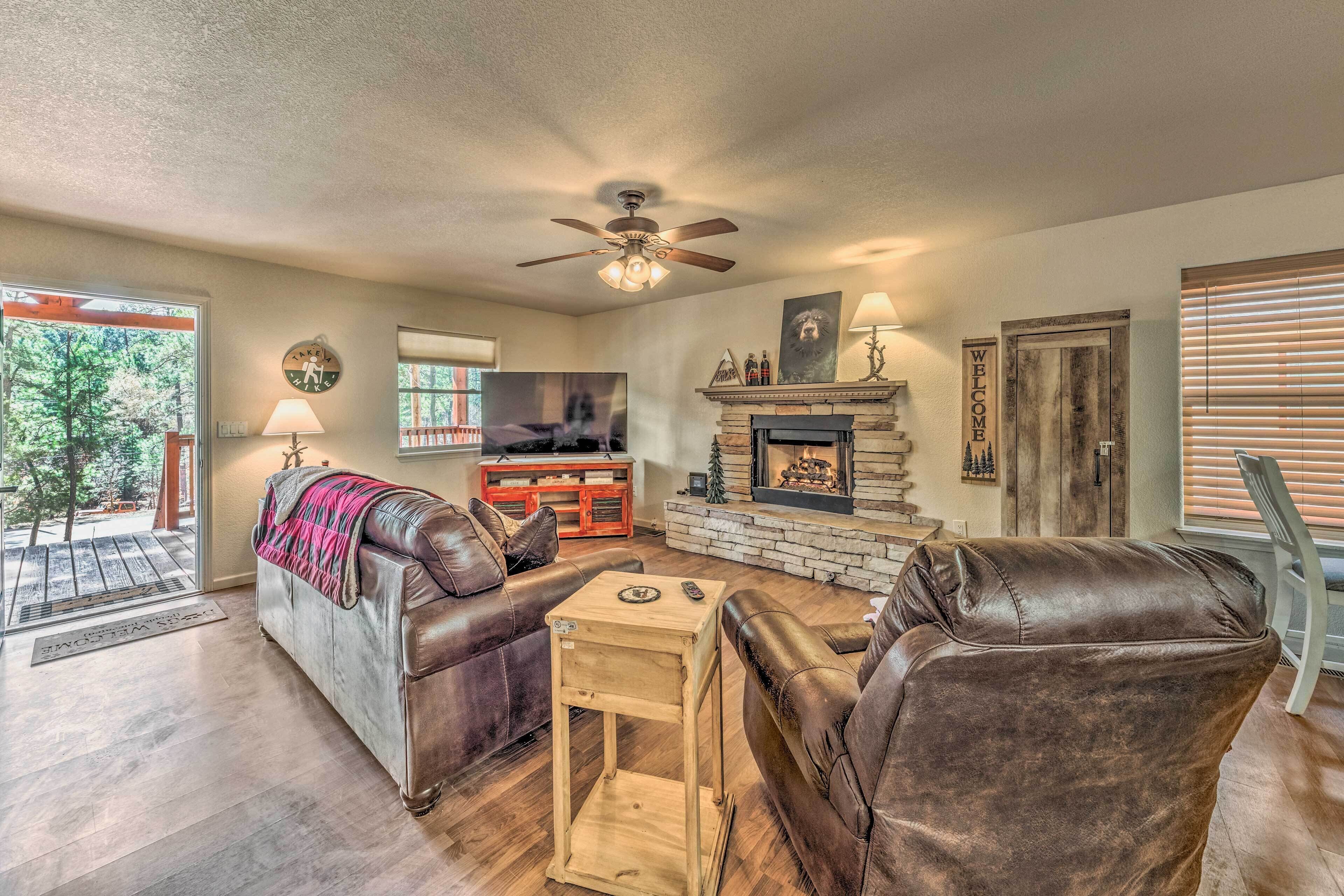 Cozy & Pet-Friendly Ruidoso Cabin w/ Private Deck!