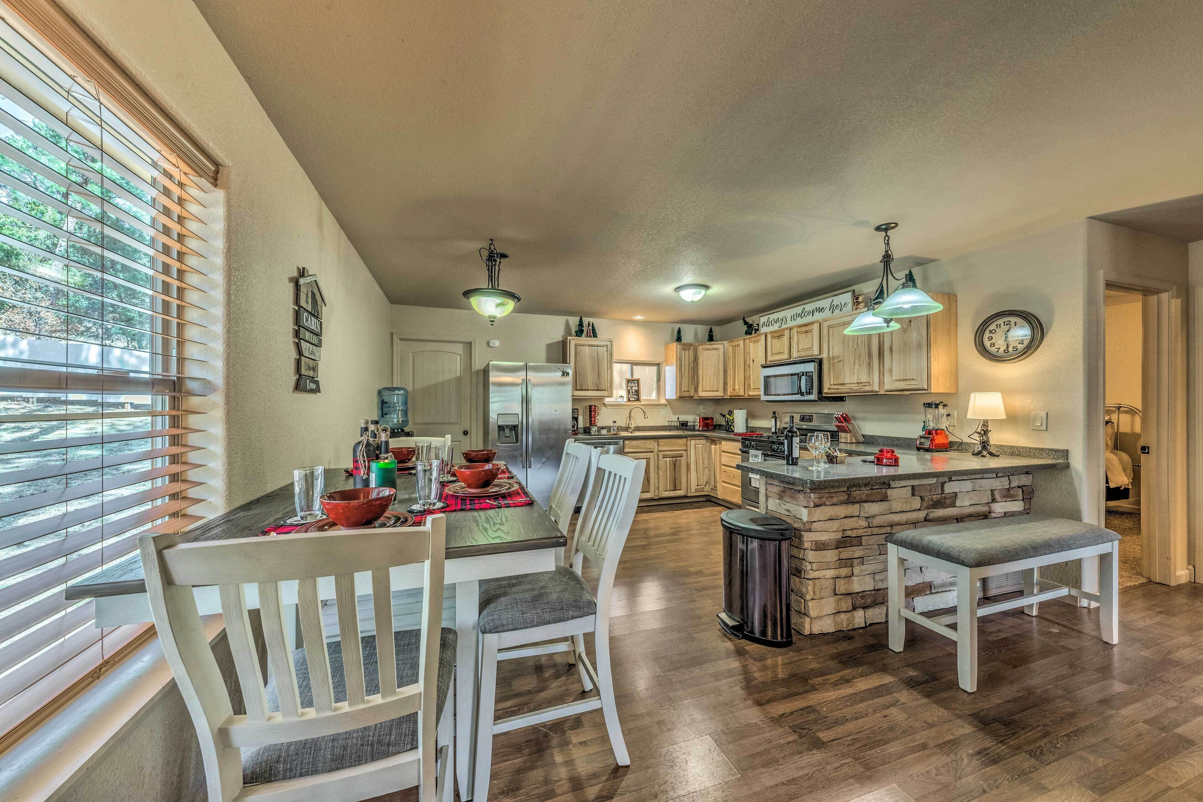 Cozy & Pet-Friendly Ruidoso Cabin w/ Private Deck!