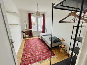4 bedrooms, WiFi, bed sheets - #CX |Chez Faffa 𓅂| Spacious T5 | Train station | (Grenoble)