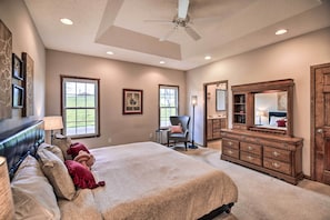 3 bedrooms, desk, internet, bed sheets