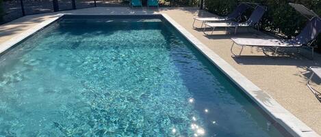 حمّام سباحة خارجي