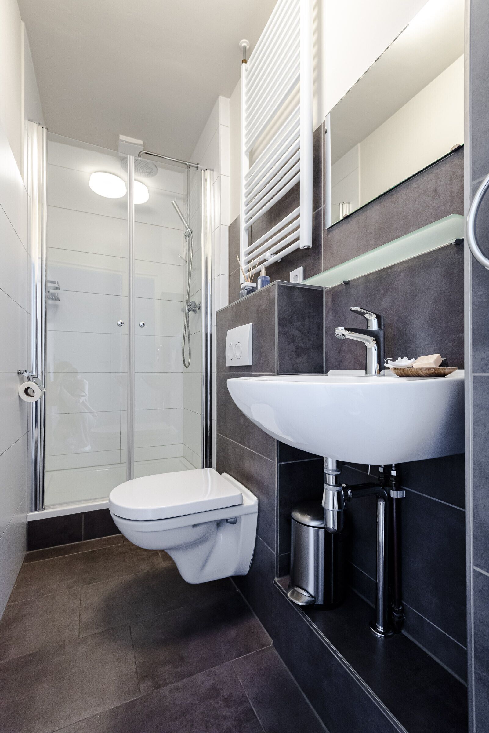 Een douche, handdoeken