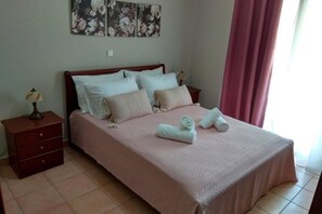 2 bedrooms, iron/ironing board, free WiFi, bed sheets