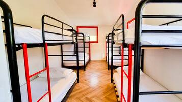 4 bedrooms, desk, free WiFi, bed sheets