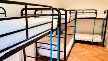 4 Schlafzimmer, Schreibtisch, kostenloses WLAN, BettwÀsche