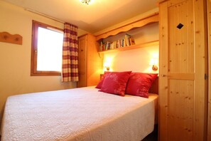 2 bedrooms, WiFi, bed sheets
