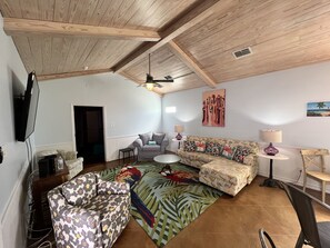 Smart TV - Beautiful Coastal Cottage with two Lagoon Pools (Port Aransas)