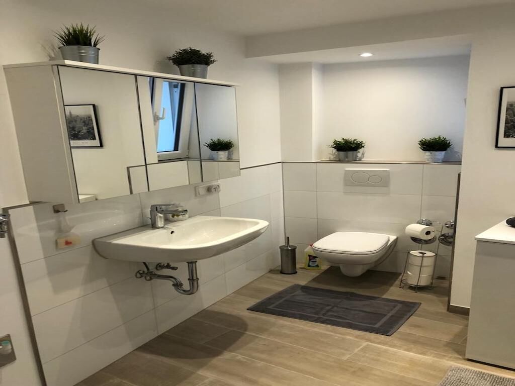 Modern new apartment in a quiet but direct city center location