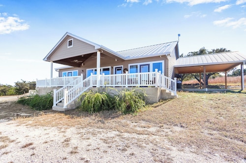 Stanton Valley | Family Friendly Retreat with Pool