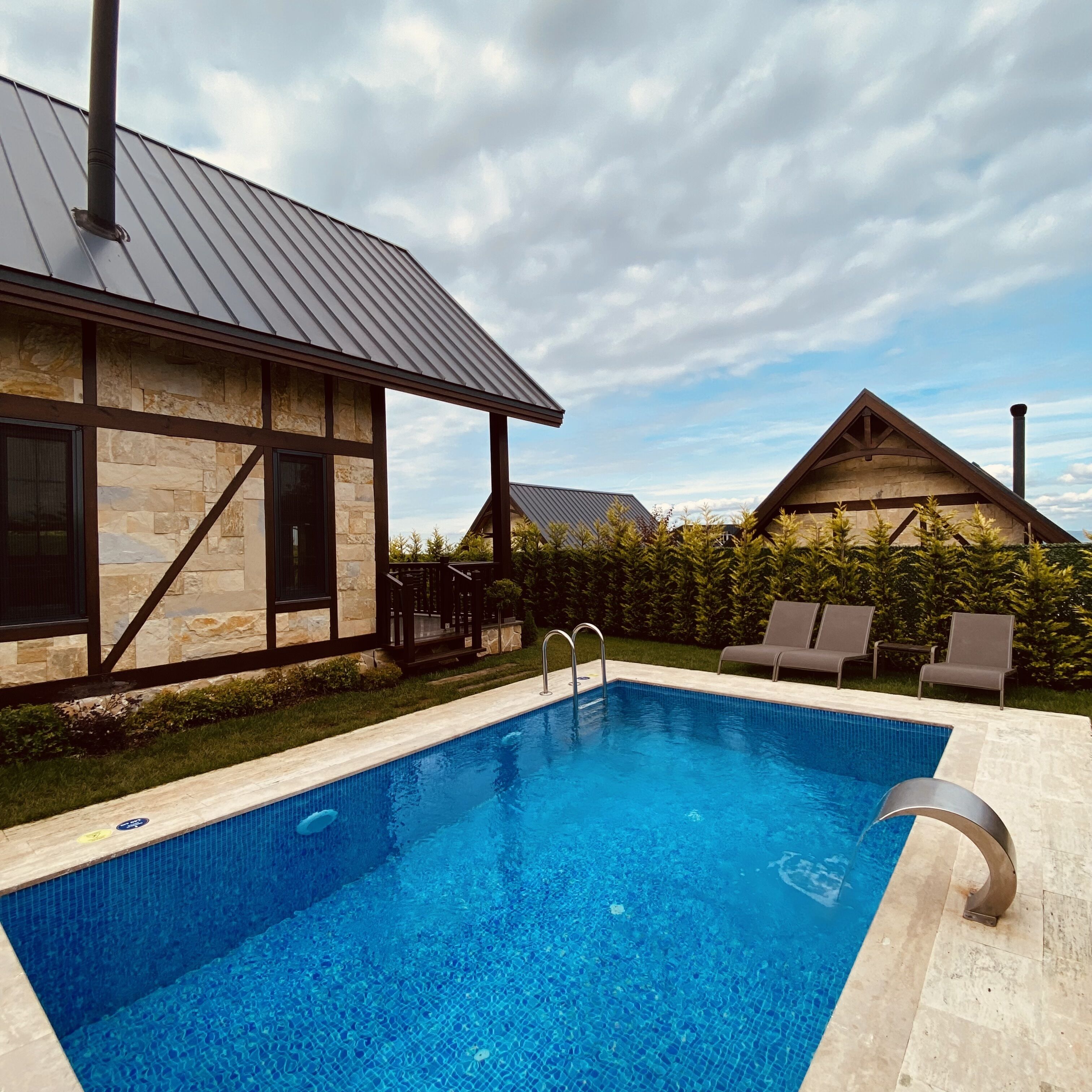 Chalé família | Cortinas blackout, berços grátis, Wi-Fi de cortesia, roupa de cama