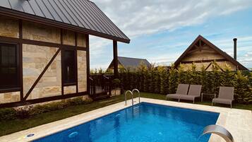 Chalé família | Cortinas blackout, berços grátis, Wi-Fi de cortesia, roupa de cama