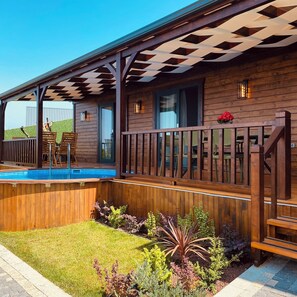 Family Chalet, Private Pool, Partial Sea View | Blackout drapes, free cribs/infant beds, free WiFi, bed sheets - Kartepe Panorama (Kartepe)