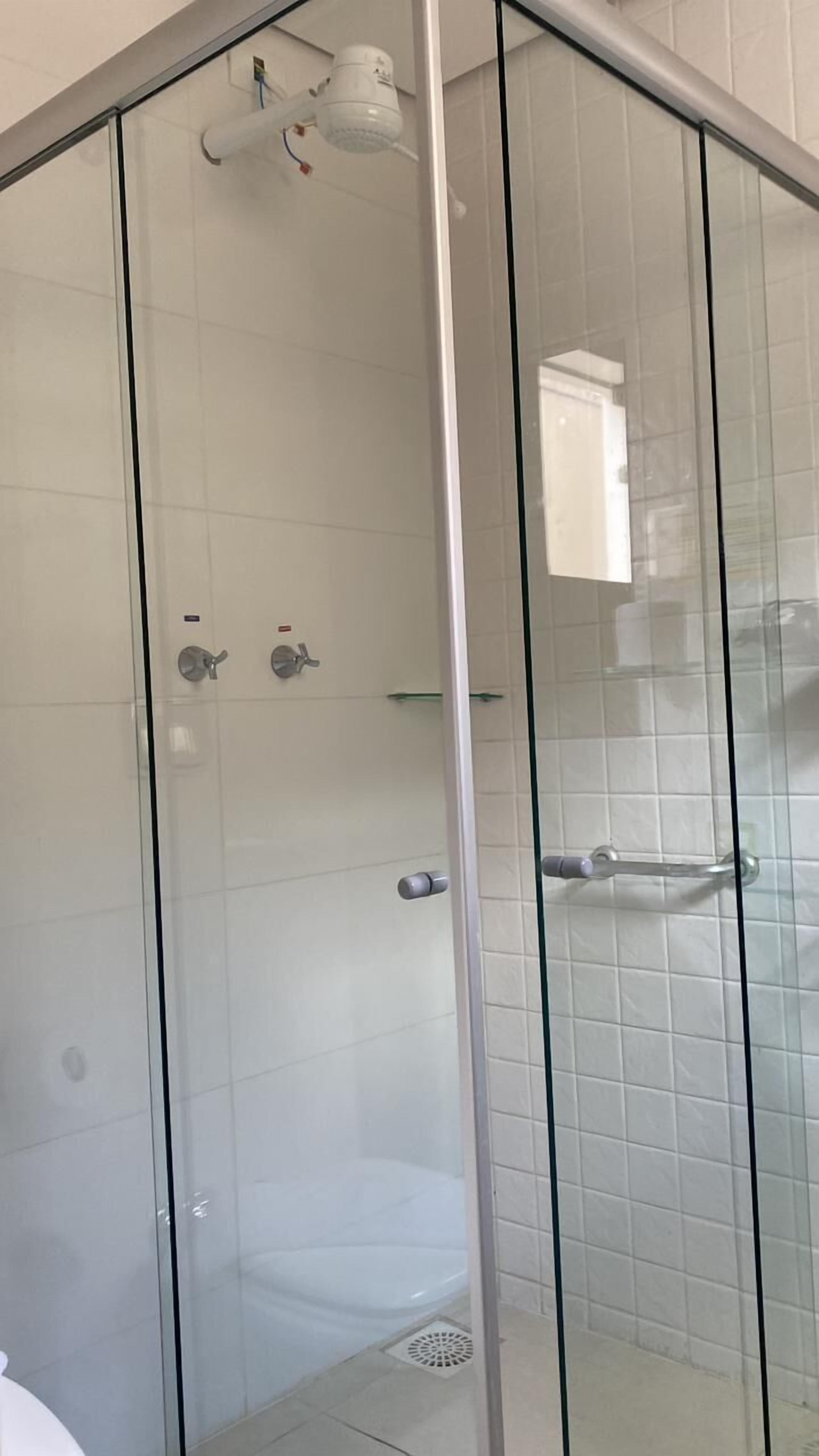 샤워 시설, 타월, 비누, 샴푸