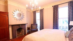 3 bedrooms - Oglethorpe Square Main + Garden by Lucky Savannah (Savannah)