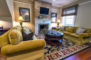 Townhome, 1 Bedroom | Living room - Oglethorpe Square Garden Apartment by Lucky Savannah (Savannah)