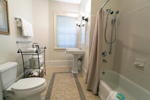 Stadtwohnung, 1 Schlafzimmer | Badezimmer | Handtücher