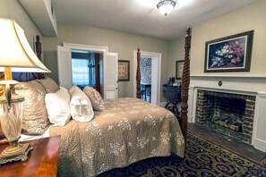 Townhome, 1 Bedroom | 1 bedroom - Oglethorpe Square Garden Apartment by Lucky Savannah (Savannah)