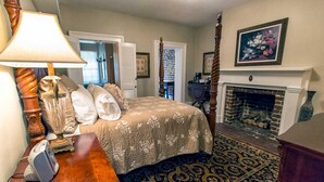Townhome, 1 Bedroom | 1 bedroom - Oglethorpe Square Garden Apartment by Lucky Savannah (Savannah)