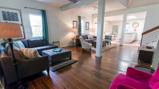 Interior - Savannah Selfies by Lucky Savannah (Savannah)
