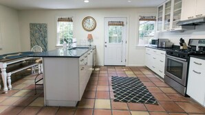 House, 3 Bedrooms | Private kitchen - Savannah Selfies by Lucky Savannah (Savannah)