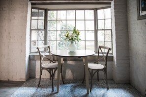 Dining - Serenity Lane by Lucky Savannah (Savannah)