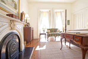 Room - Wilkes Pied-a-terre by Lucky Savannah (Savannah)