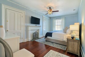 Condo, 2 Bedrooms