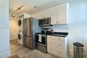 Condo, 2 Bedrooms | Private kitchen