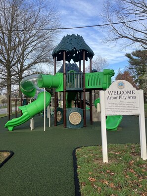 Children's area - BEACH WITHOUT THE BUSTLE (Betterton Beach)