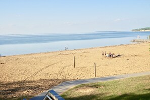 Beach nearby, sun loungers, beach towels
