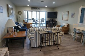 Smart TV, books - BEACH WITHOUT THE BUSTLE (Betterton Beach)