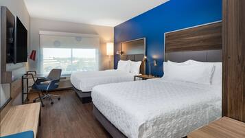 Basic dubbelrum - 2 queensize-sängar | Skrivbord och sängkläder