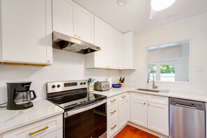 Refrigerador, horno, parrilla de estufa y lavavajillas