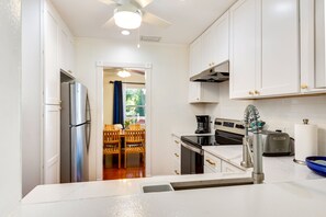 Fridge, oven, stovetop, dishwasher - 3 Bed 2 Bath Charming Sanctuary 5 miles from Clearwater Beach (Clearwater)