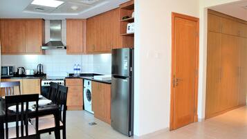 Estúdio | Cofres nos quartos, cortinas blackout, ferros/tábuas de passar roupa