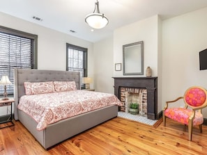 3 bedrooms, iron/ironing board, internet, bed sheets