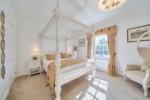 6 bedrooms, individually decorated, individually furnished, free WiFi