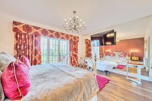 6 quartos, individualmente decorados, individualmente mobiliados