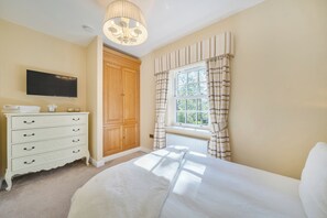 6 quartos, individualmente decorados, individualmente mobiliados