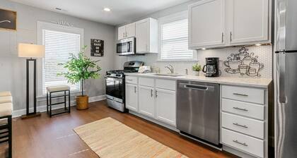 White House on Wisconsin-Upper |Renovated Colonial Revival |Horticultural Hall |Main St |Parking - 2