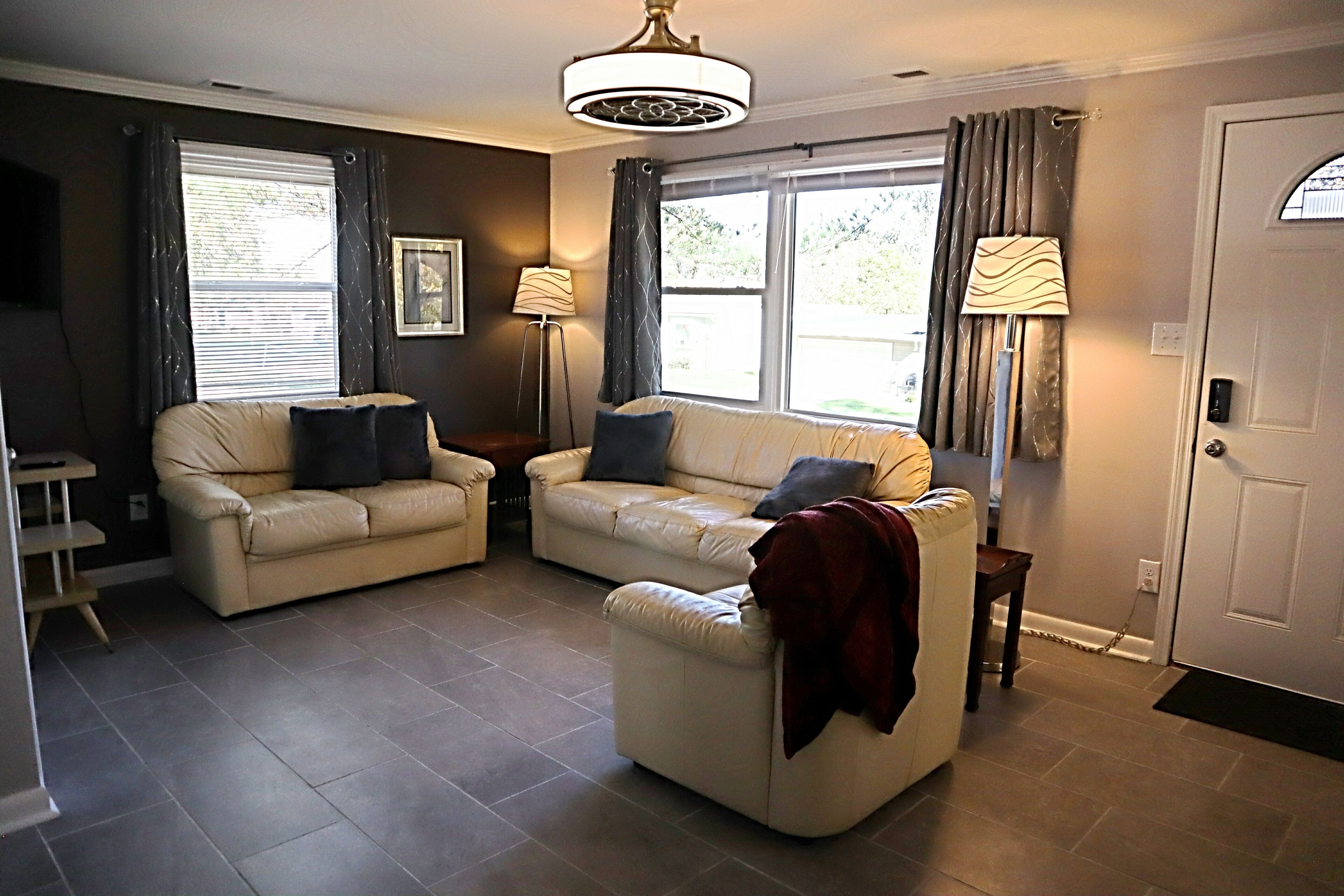 Relax and unwind with deluxe hot tub close to downtown Miamisburg. 