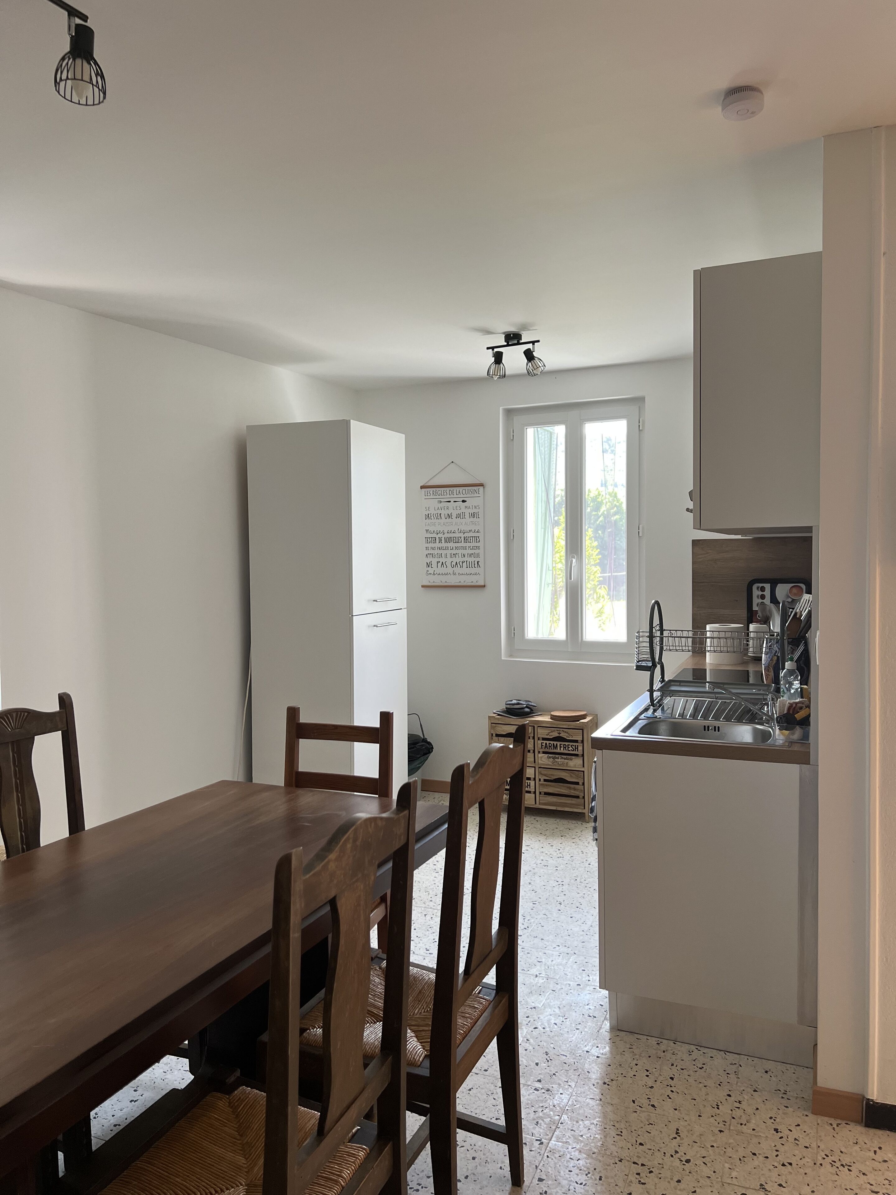 Réfrigérateur, micro-ondes, four, cafetière/bouilloire