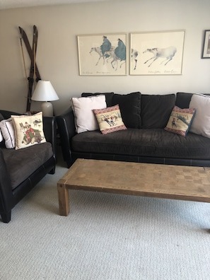 Smart TV, fireplace, video games, DVD player - 2 bed condo in Waterville Valley, NH! White Mountains Summer Season RENTAL ONLY (Waterville Valley)