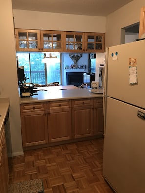 Fridge, microwave, oven, stovetop - 2 bed condo in Waterville Valley, NH! White Mountains Summer Season RENTAL ONLY (Waterville Valley)